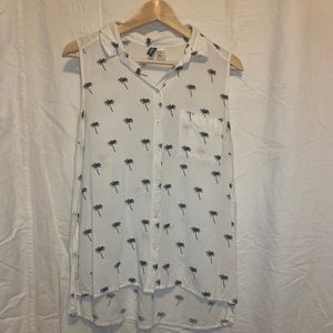 Sleeveless button-up shirt